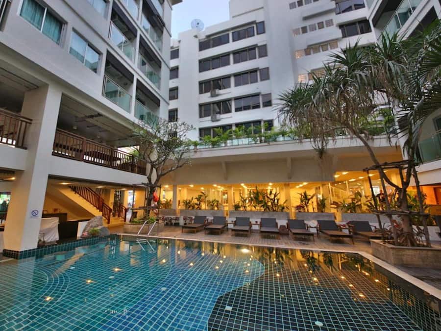 3 outdoor pools, sun loungers