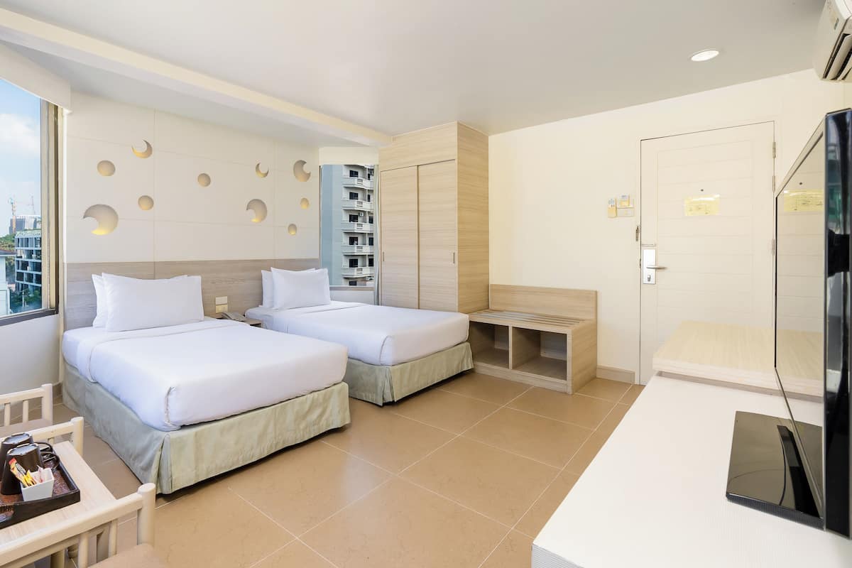 Standard Room | Pillowtop beds, minibar, in-room safe, blackout drapes