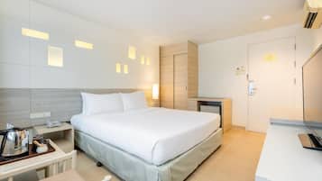 Standard Room, Non Smoking | Pillow-top beds, minibar, in-room safe, desk