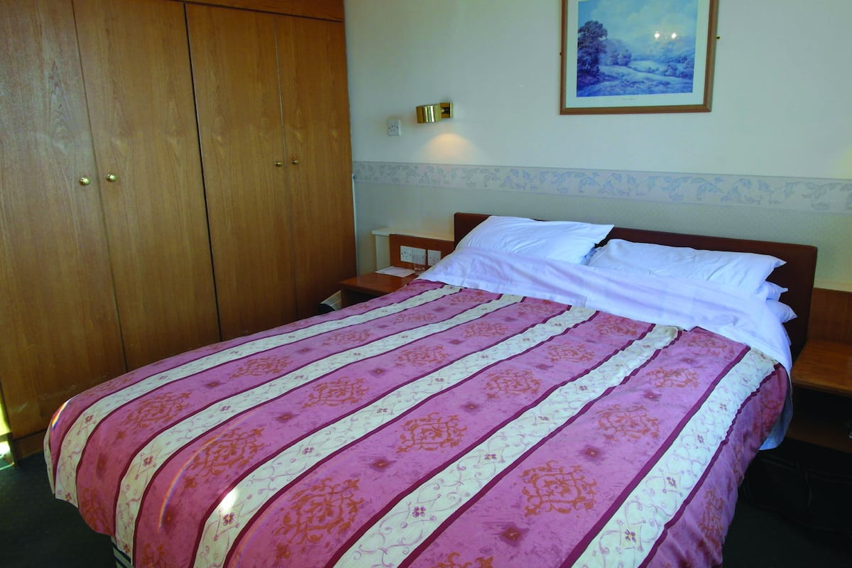 Desk, iron/ironing board, bed sheets
