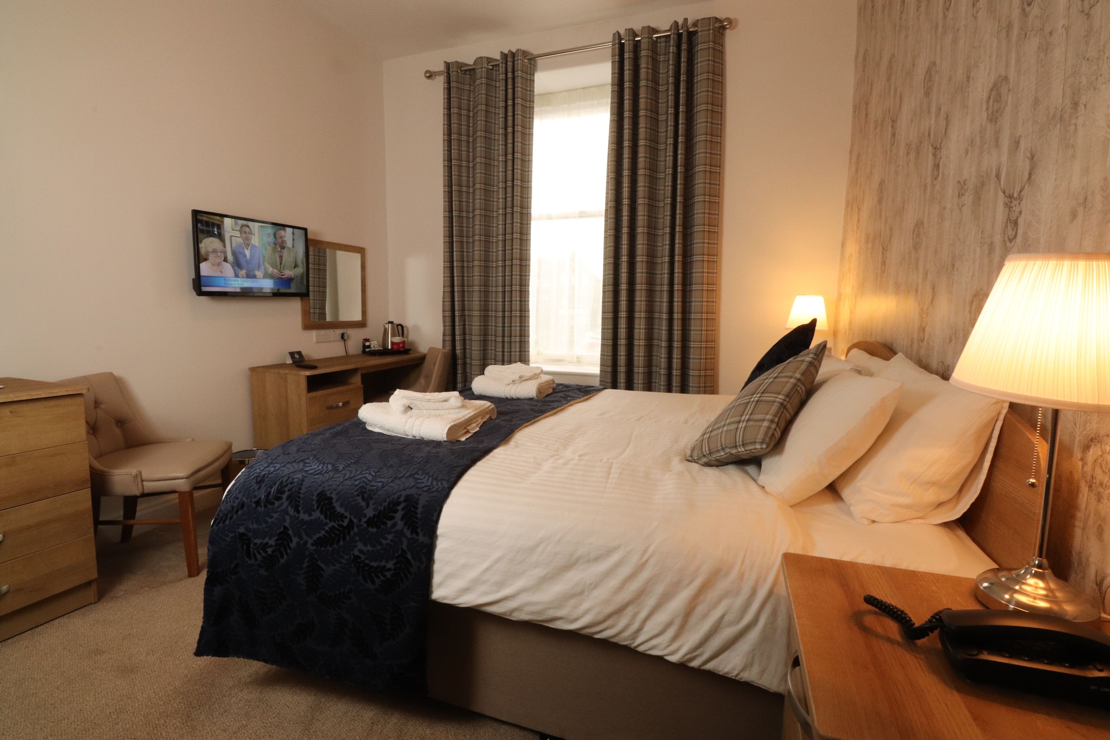 デスク、アイロン / アイロン台、ベッドシーツ