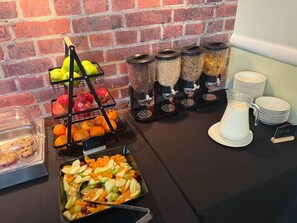 Petit déjeuner anglais (11 GBP par personne)