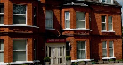 Chumleigh Lodge Hotel Ltd