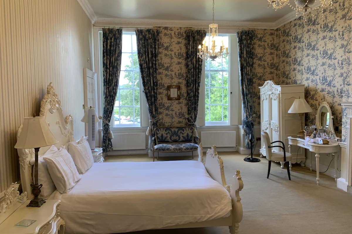 signature suite | 1 bedroom, premium bedding, individually decorated