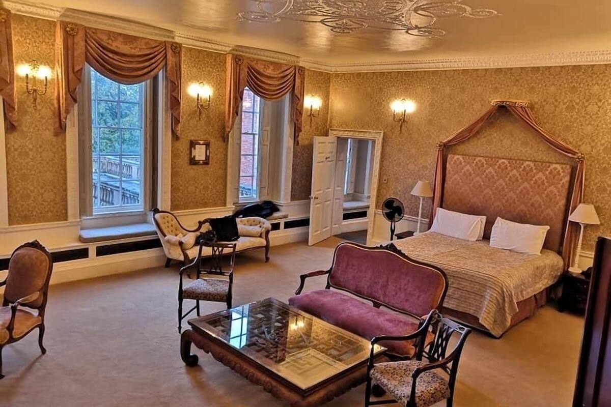 signature suite | 1 bedroom, premium bedding, individually decorated