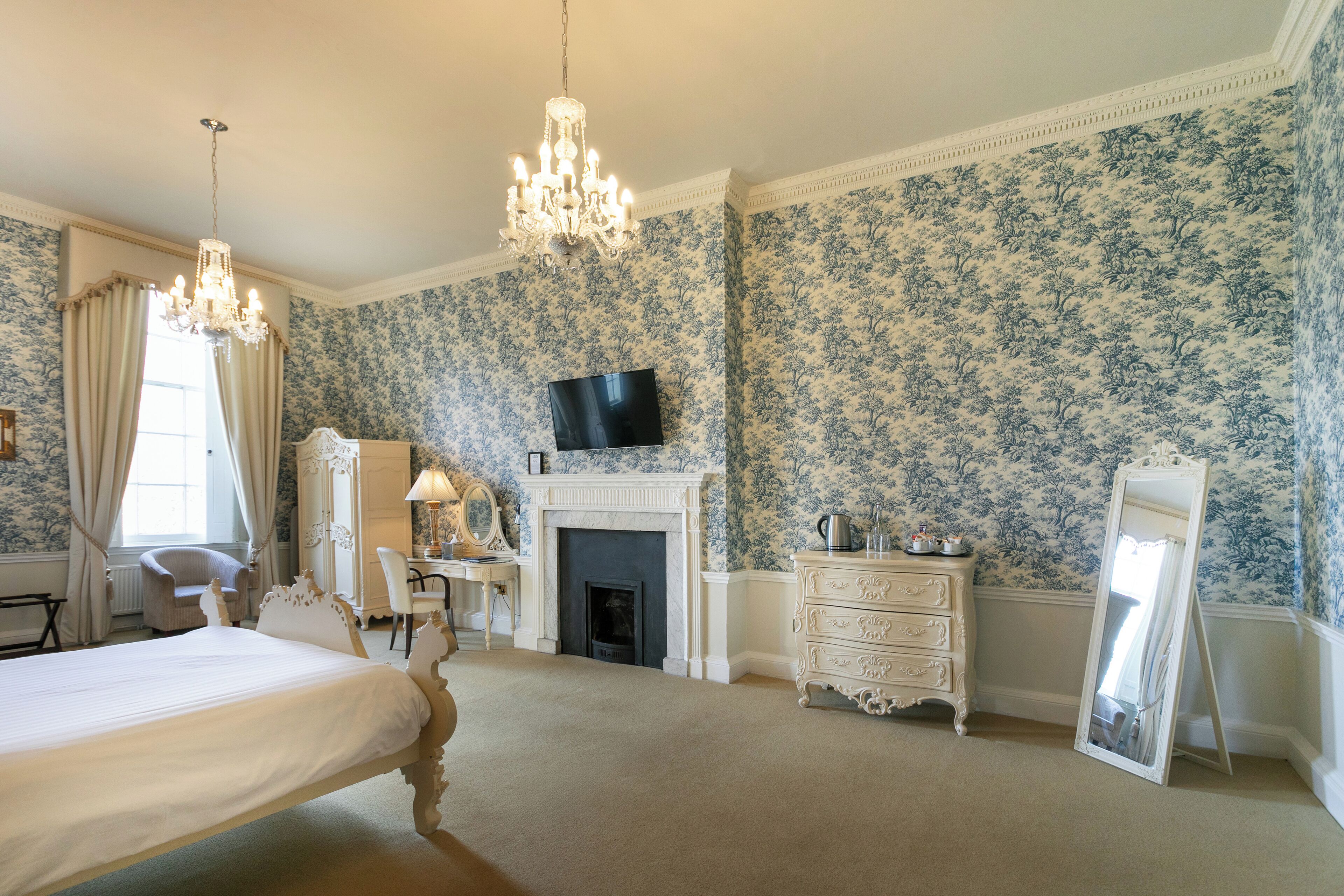 Premium bedding, individually decorated, individually furnished, desk