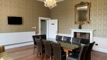 Junior Suite | Living area | Flat-screen TV