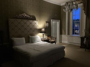 Junior Suite | Premium bedding, individually decorated, individually furnished, desk