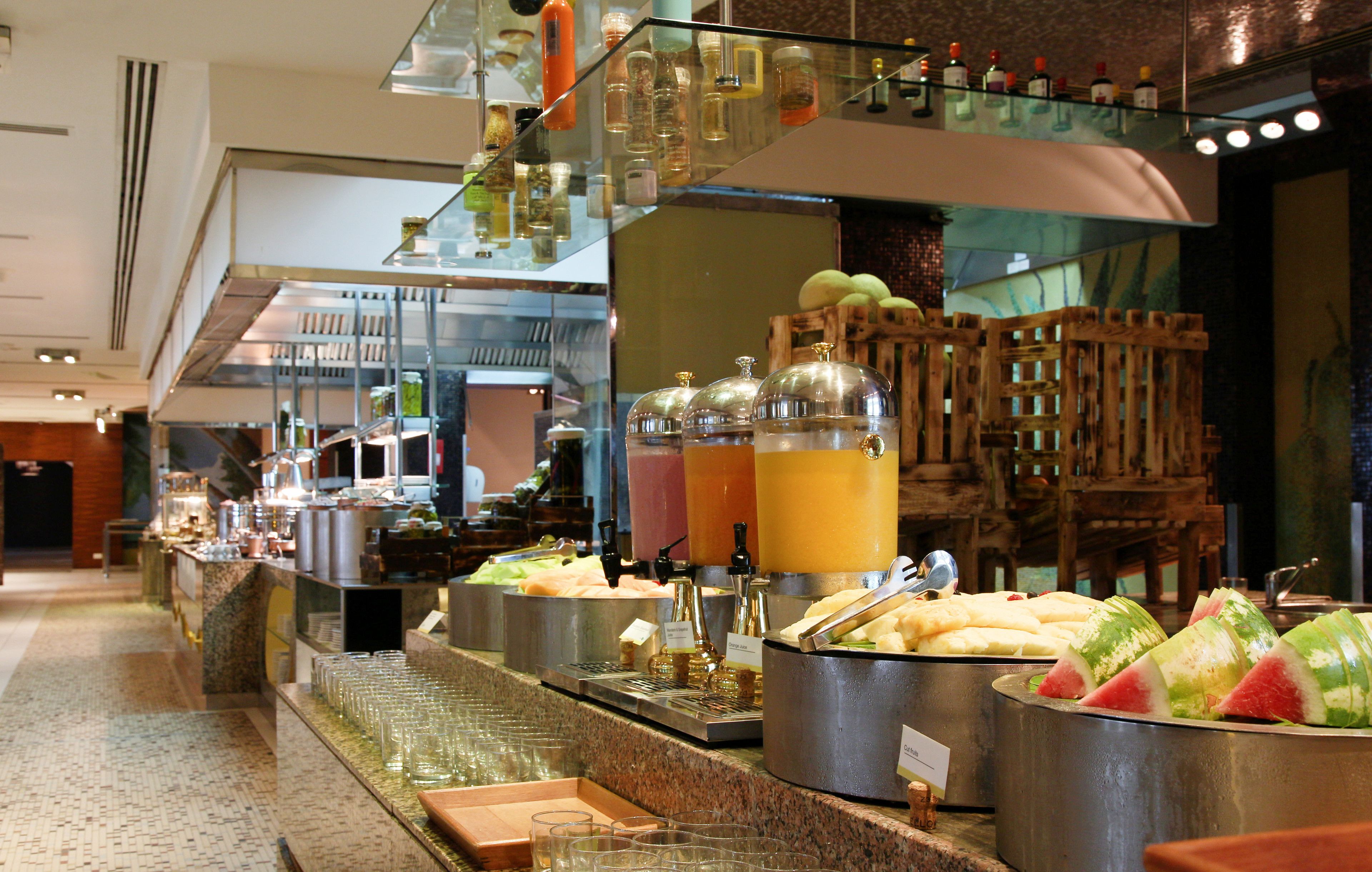 Bữa sáng buffet hàng ngày (135 AED/mỗi người) 