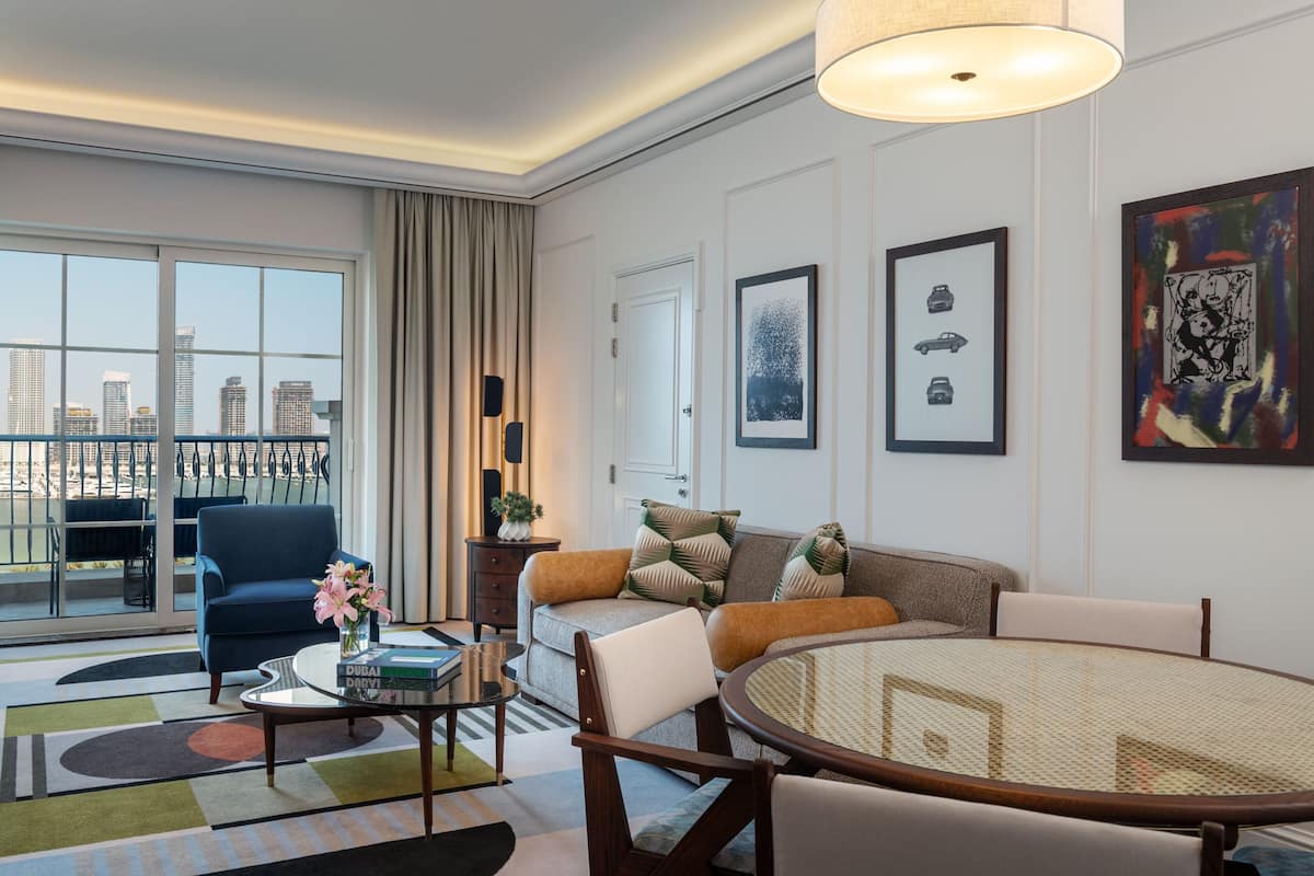 Family 2 Bedroom Suite, Sea View, Balcony, 1 King, 2 Queens Sofa bed, Breakfast, Club Lounge access | Lounge