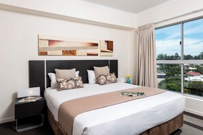 Apartment, 3 Bedrooms (No Housekeeping) | Desk, laptop workspace, iron/ironing board, free WiFi - Oaks Ipswich Aspire Suites (Woodend)