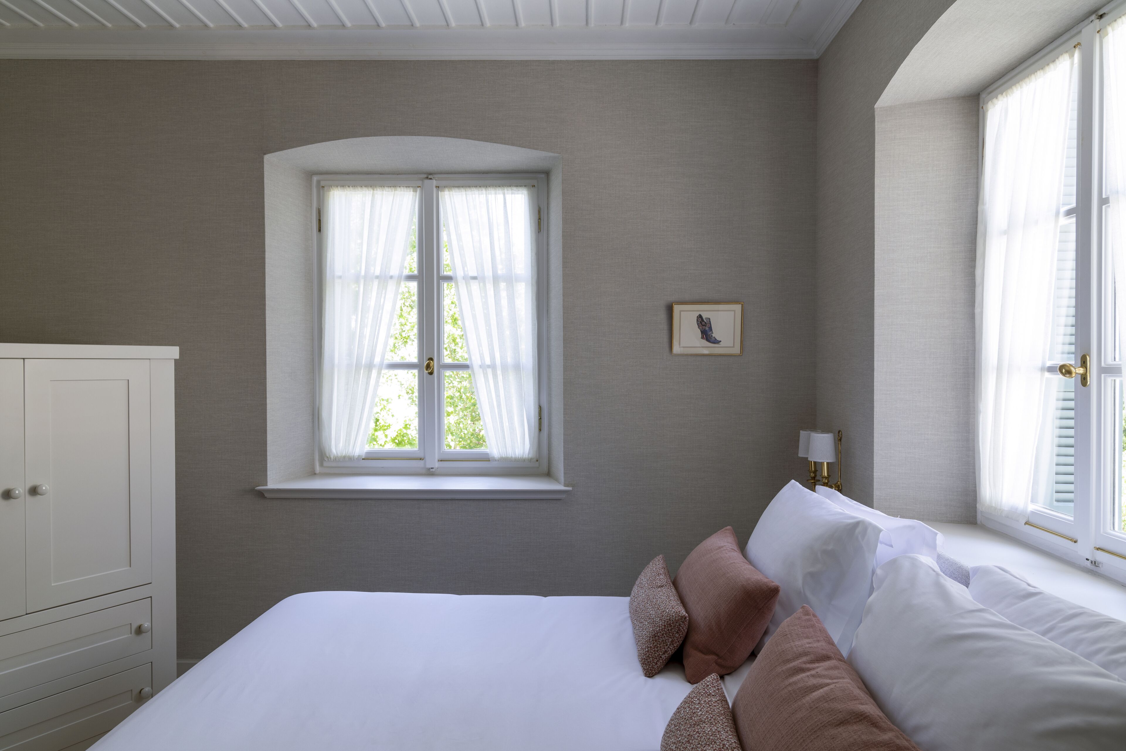 junior suite | 1 bedroom, minibar, in-room safe, blackout curtains