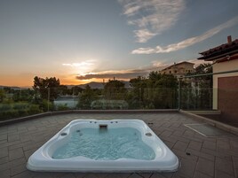 Penthouse Suite | 1 bedroom, minibar, in-room safe, blackout drapes