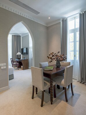 Superior-Suite | 1 Schlafzimmer, Minibar, Zimmersafe, Verdunkelungsvorhänge