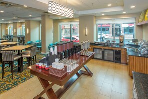 Free daily buffet breakfast - Residence Inn by Marriott Moncton (Moncton)