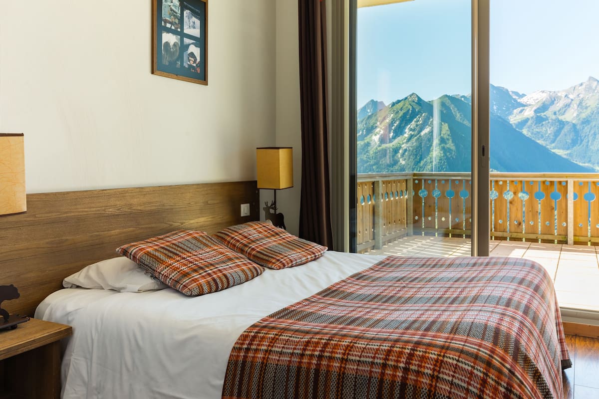 Blackout curtains, WiFi