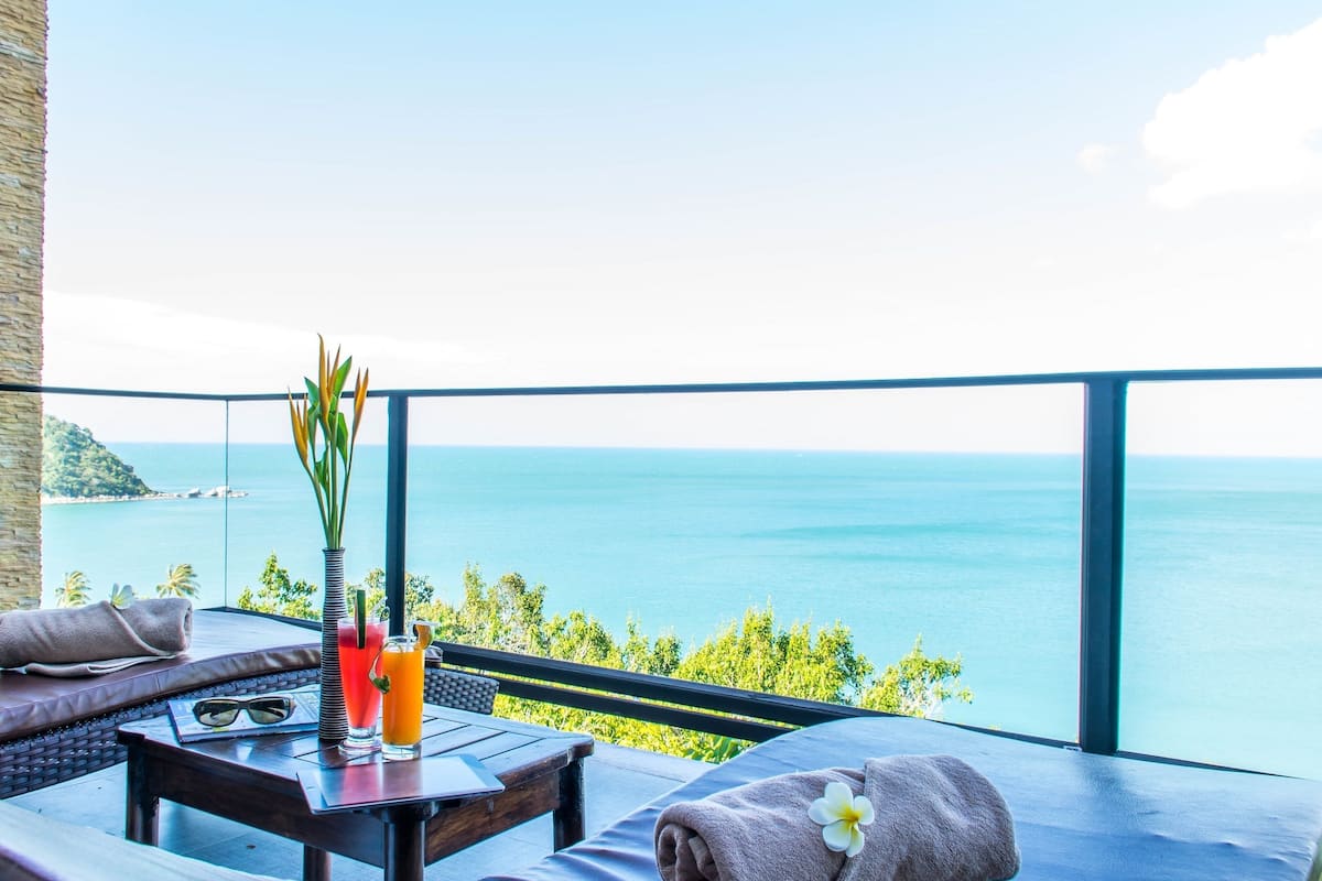 deluxe jacuzzi grande, sea view | view from room