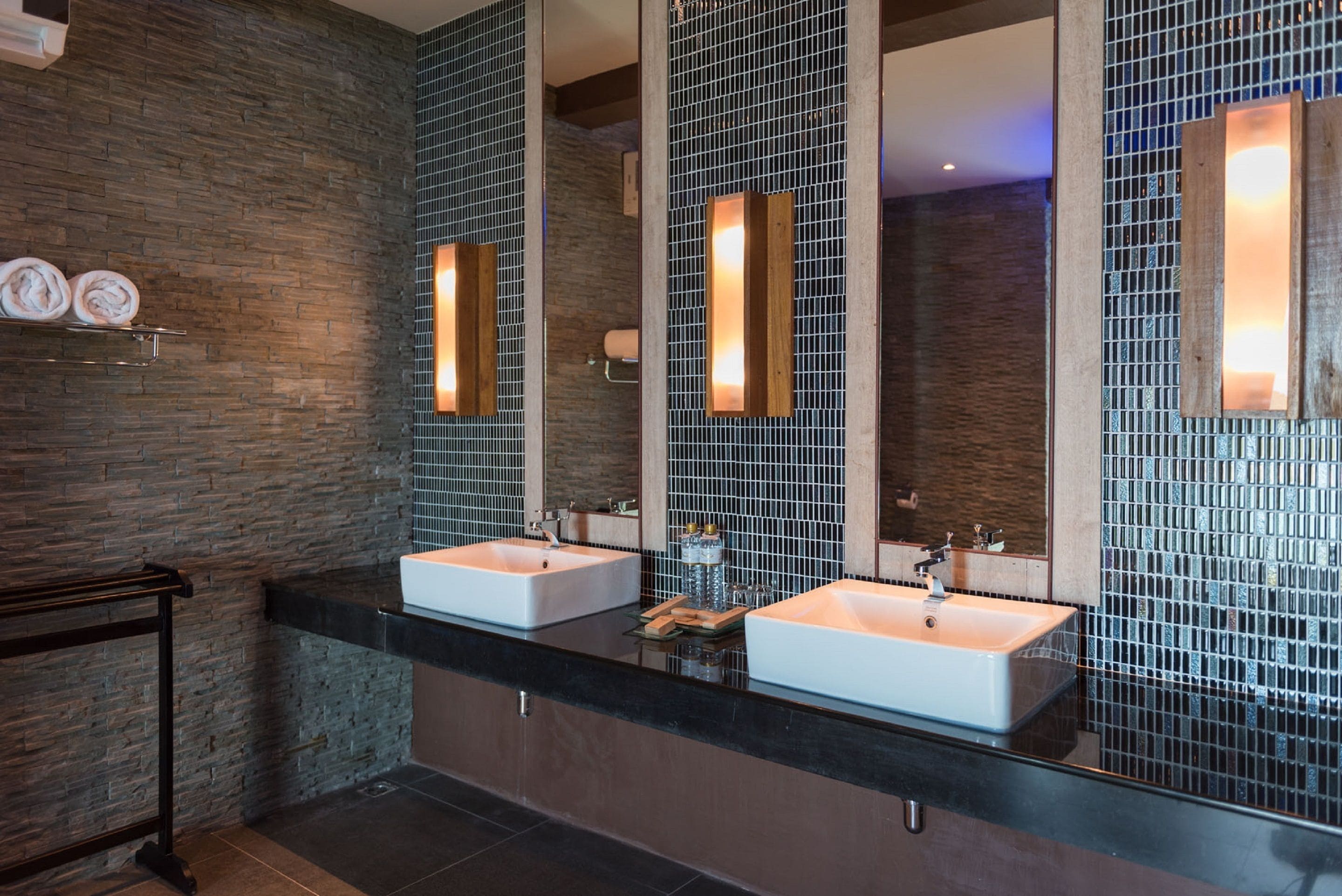 separate bathtub and shower, free toiletries, hair dryer, slippers