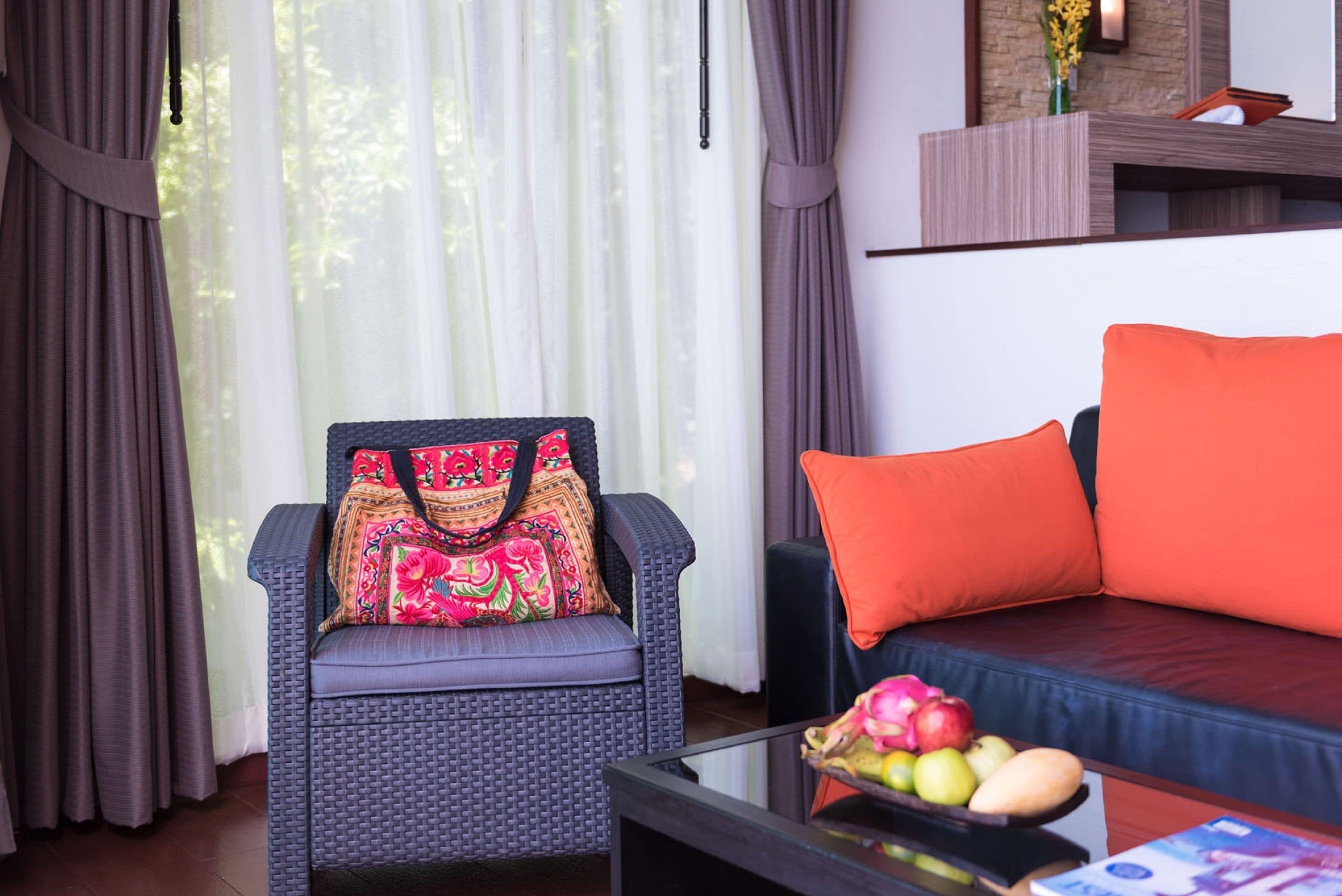 32-inch smart tv with digital channels, dvd player