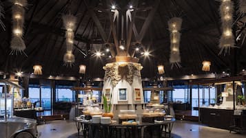 3 restaurants, spécialités Cuisine internationale