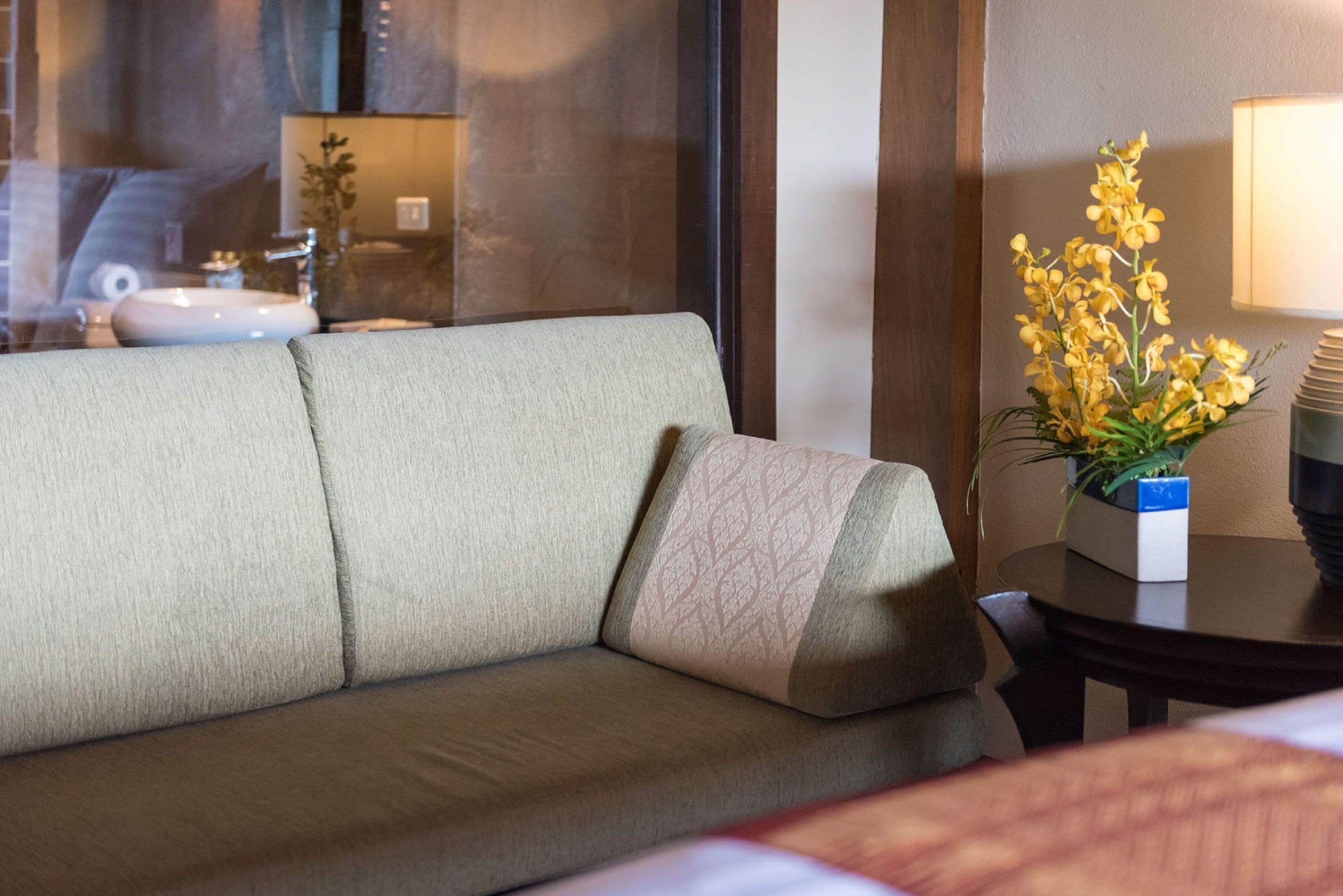 32-inch smart tv with digital channels, dvd player