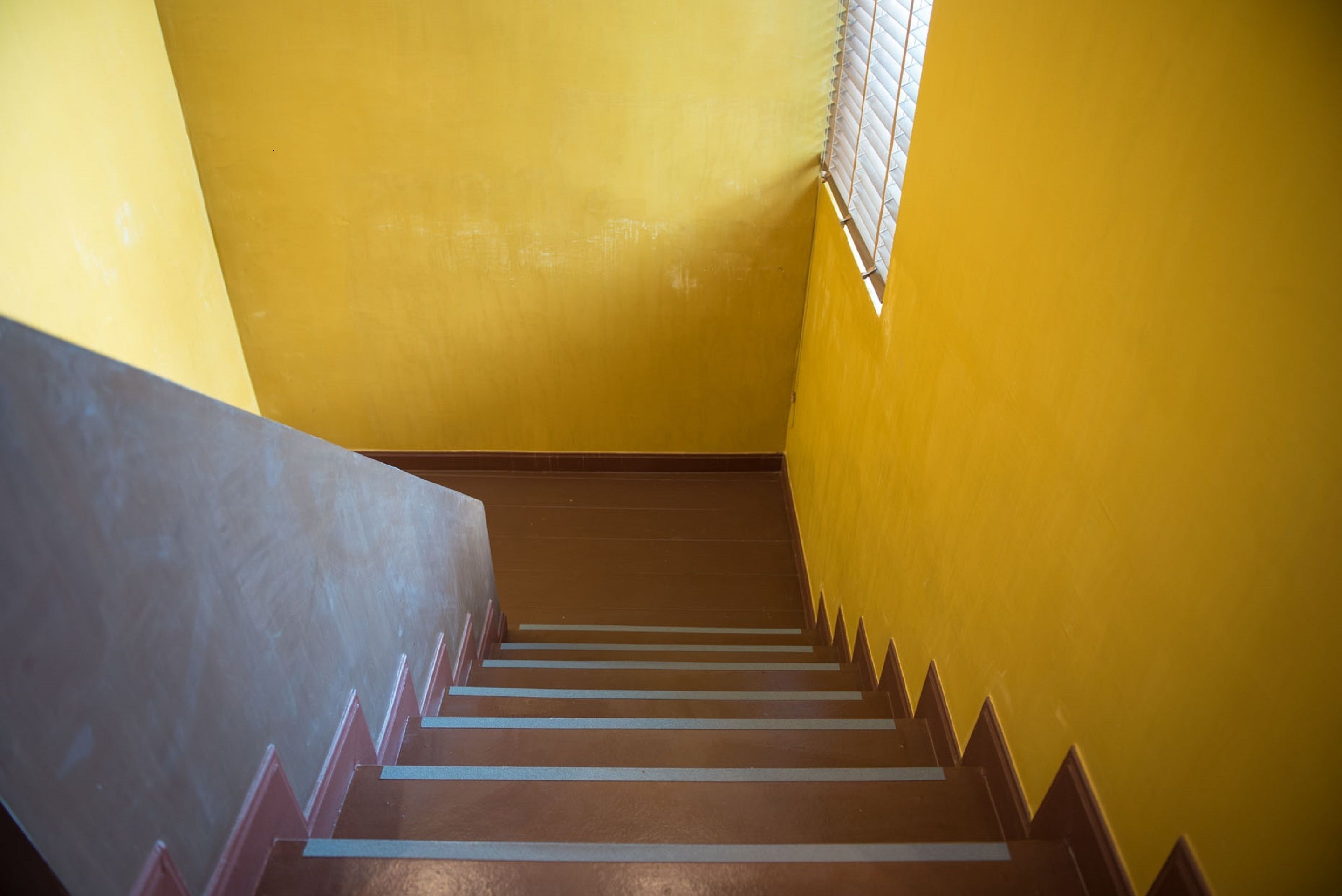 2 bedrooms, premium bedding, in-room safe, desk