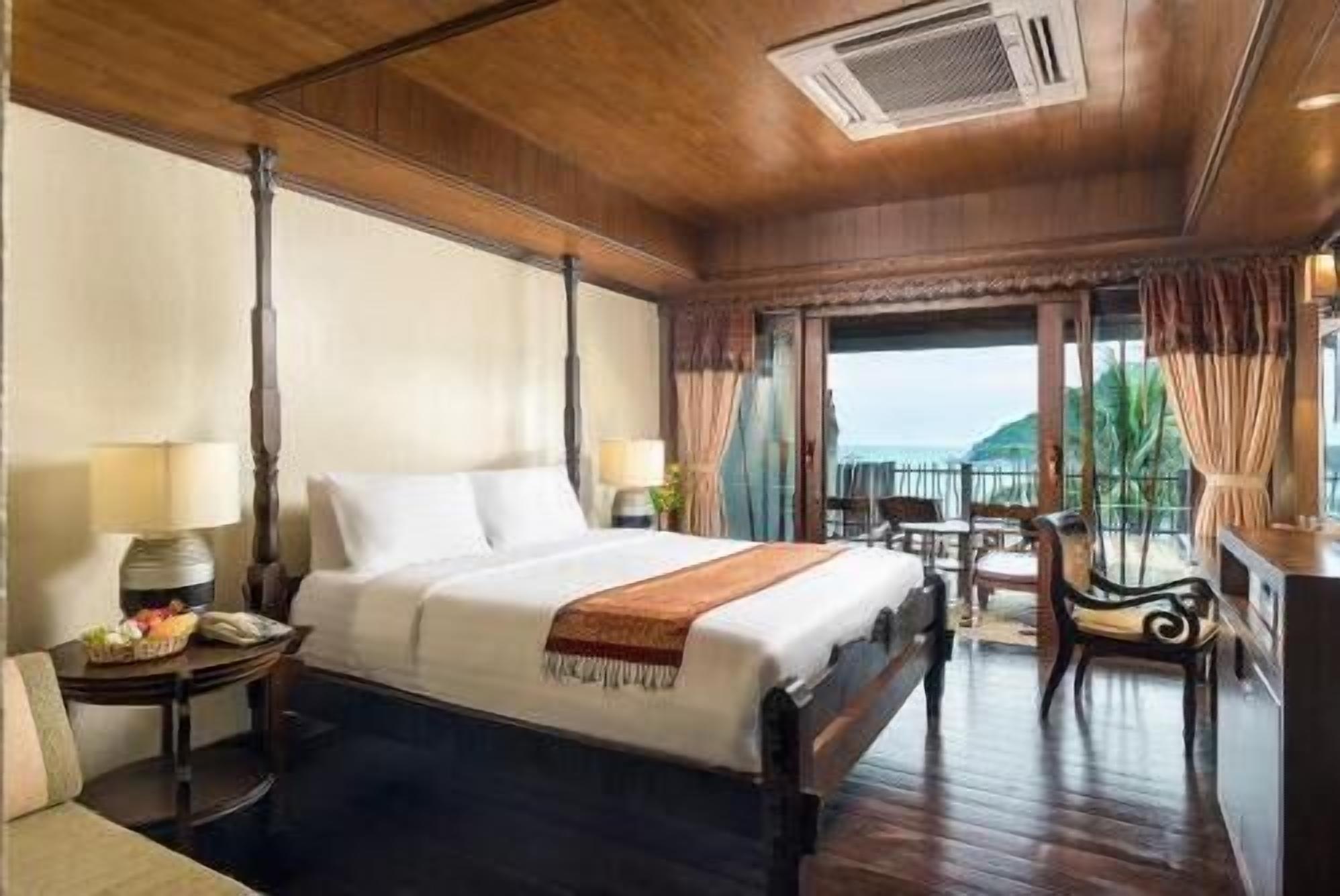 1 bedroom, premium bedding, in-room safe, desk