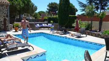 Outdoor pool, sun loungers