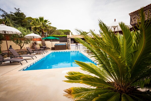 Outdoor pool, pool loungers