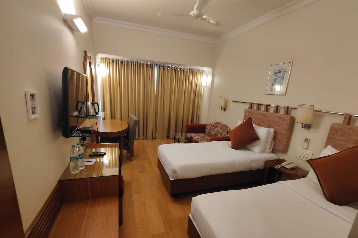 標準客房 | 迷你吧、房內夾萬、書桌、免費 Wi-Fi