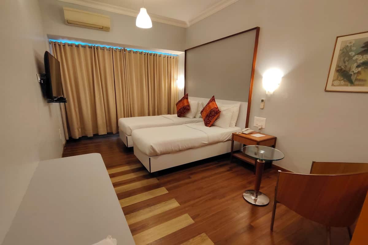 豪華客房 | 迷你吧、房內夾萬、書桌、免費 Wi-Fi