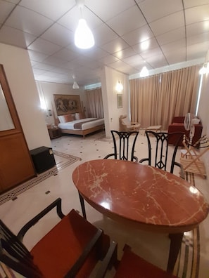 Suite Room | Minibar, in-room safe, desk, free WiFi - Regency Hotel Mumbai (Mumbai)