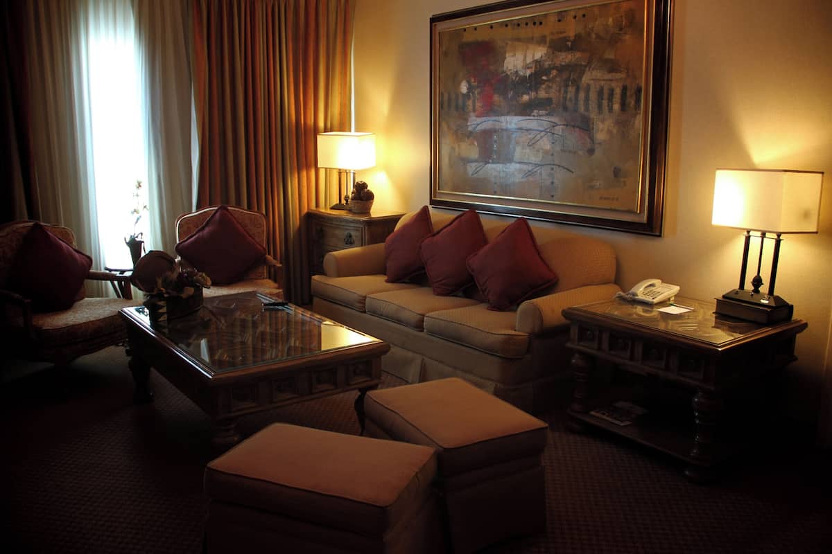 Standard-huone, 1 suuri parisänky | Olohuone | Taulutelevisio