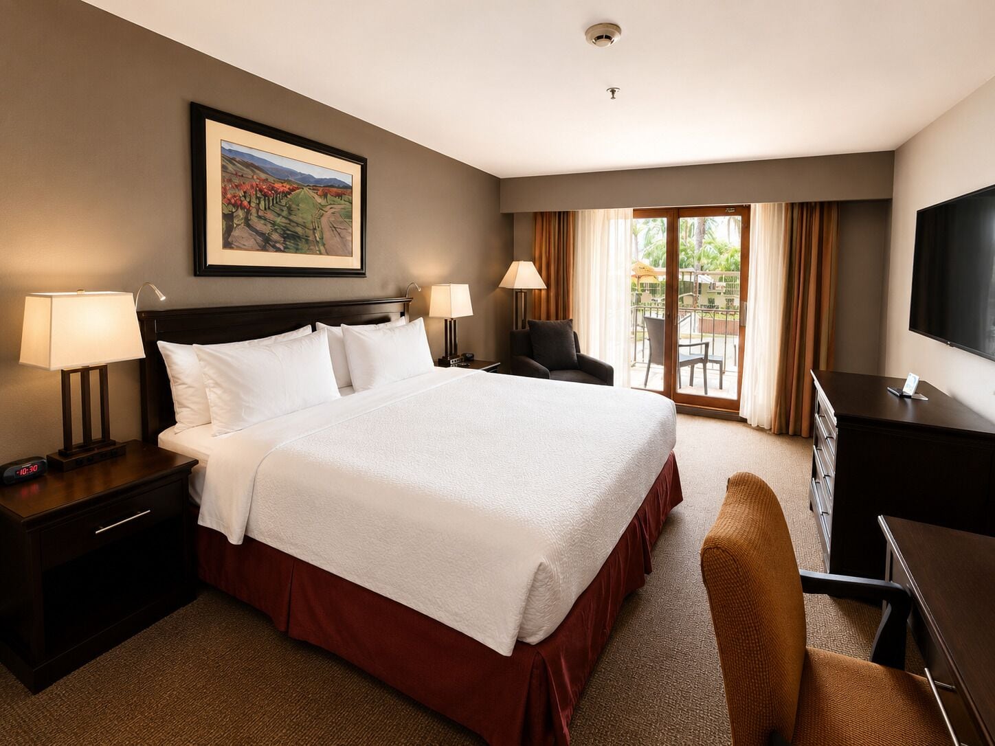 Premium Room, 1 King Bed, Club Lounge Access | Premium bedding, minibar, desk, laptop workspace