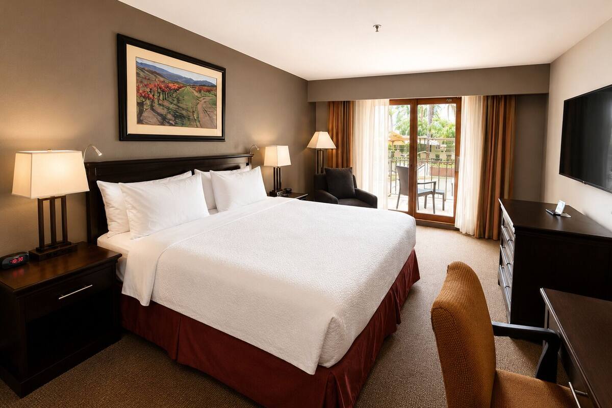 Premium Room, 1 King Bed, Club Lounge Access | Premium bedding, minibar, desk, laptop workspace