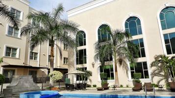 Kolam renang outdoor