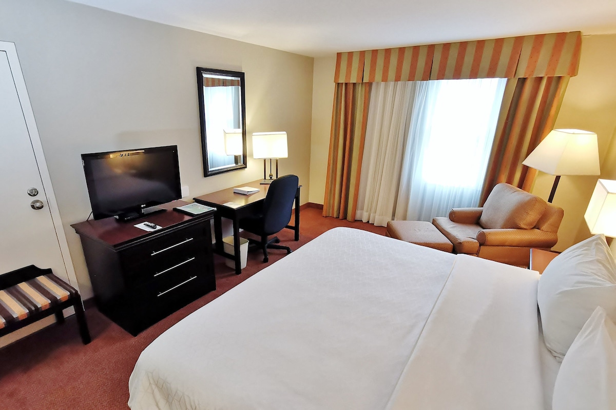 Quarto standard, 1 cama King | Roupas de cama premium, frigobar, escrivaninha
