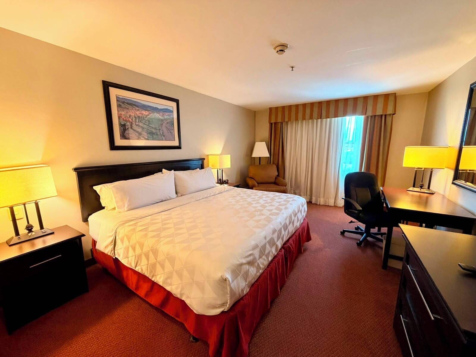 Standard Room, 1 King Bed | Premium bedding, minibar, desk, laptop workspace