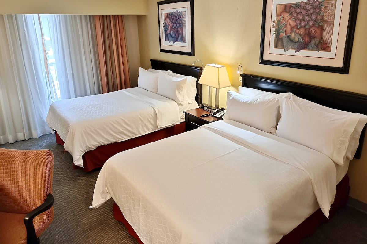 Premium bedding, minibar, desk, iron/ironing board