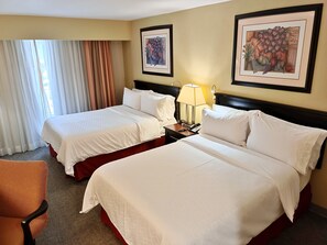 Seprai premium, minibar, meja kerja, dan setrika/meja setrika