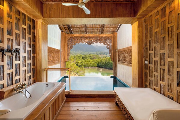 Minibar, safe på rommet, individuelt dekorert og skrivebord