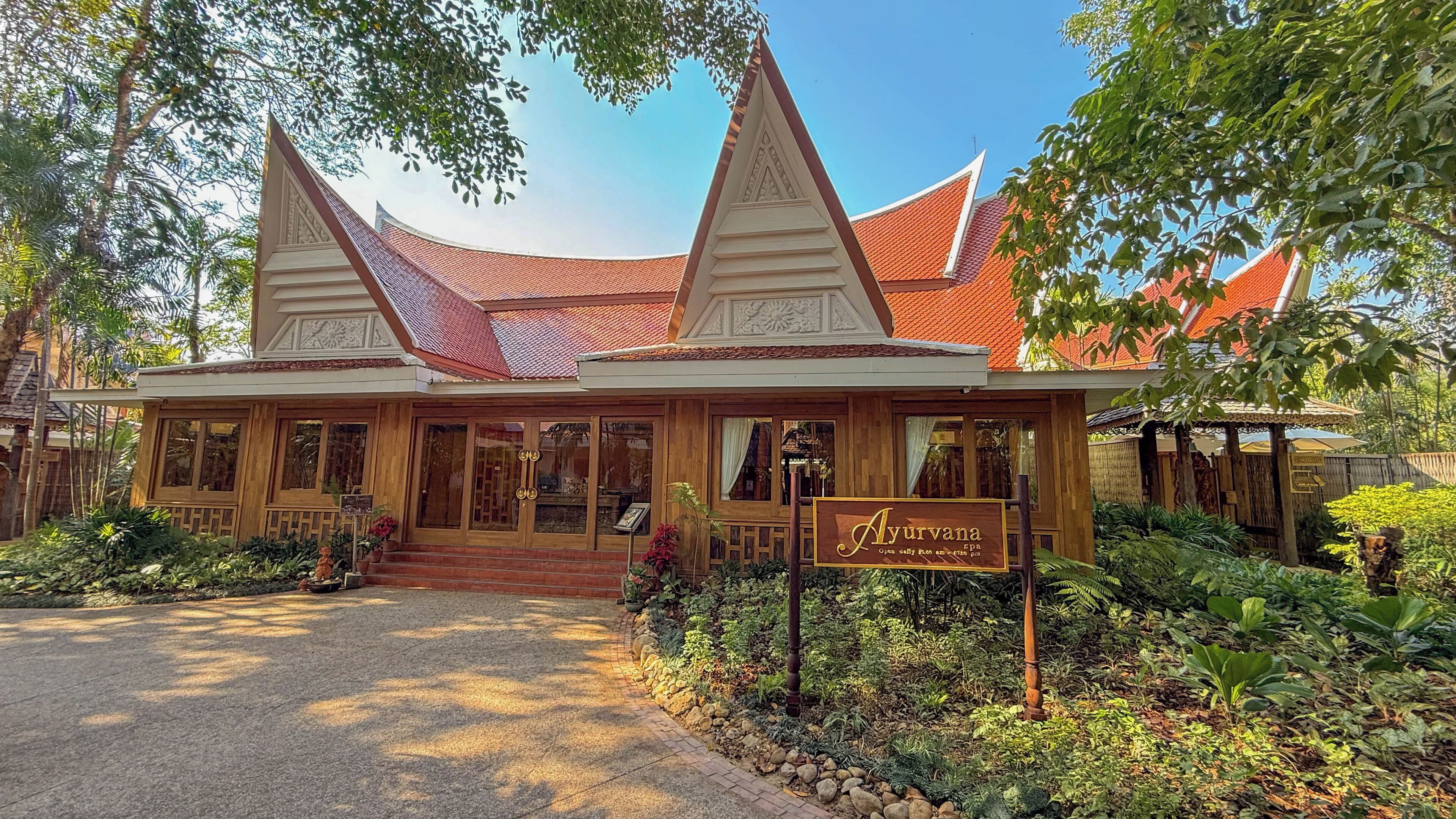 2 treatment rooms, massages