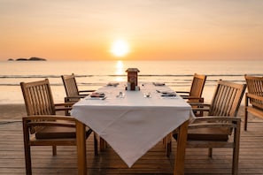 3 restaurants; breakfast, lunch, and dinner served - Santhiya Koh Chang Resort (Ko Chang)