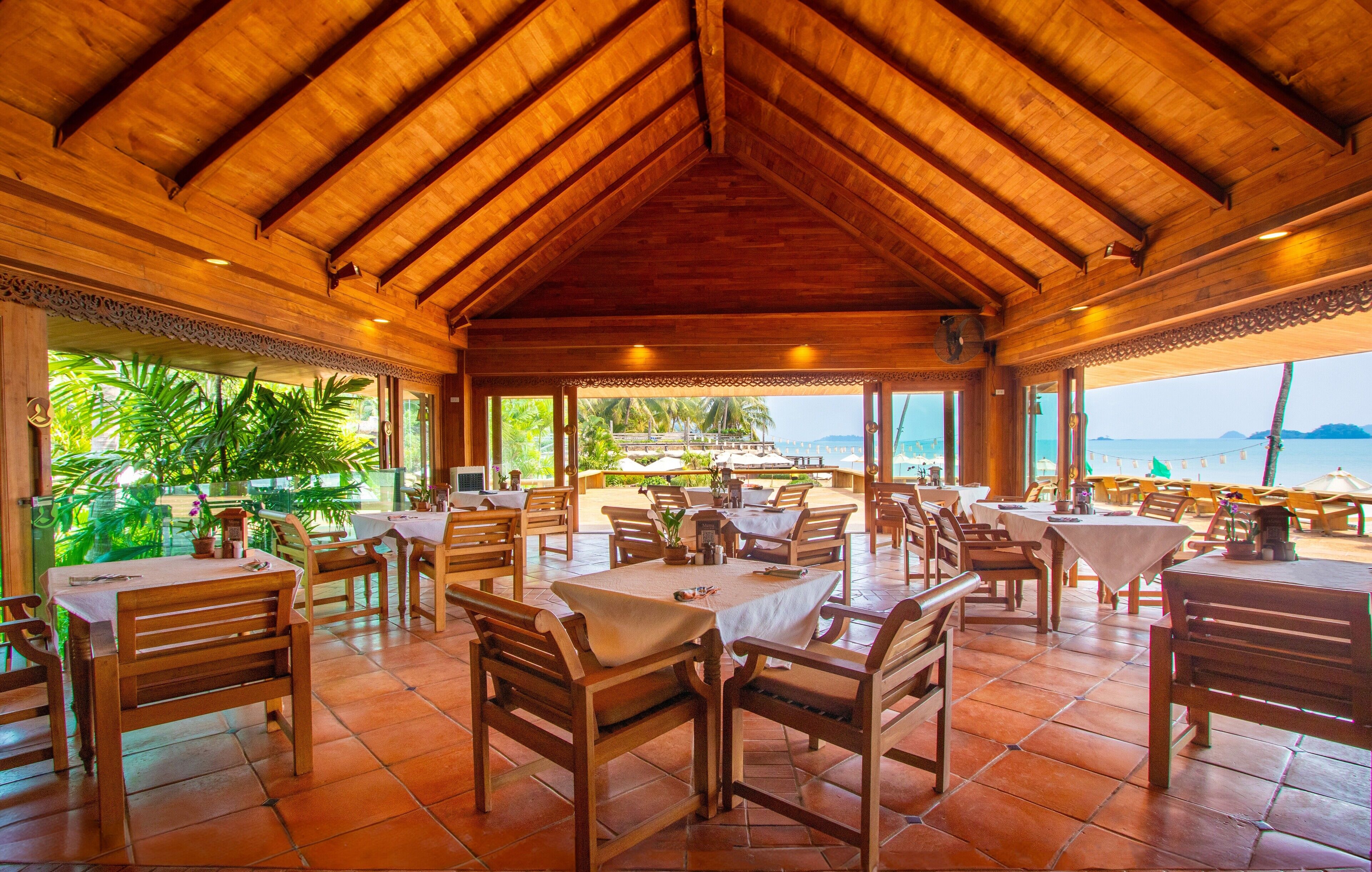 3 间餐厅，供应早餐