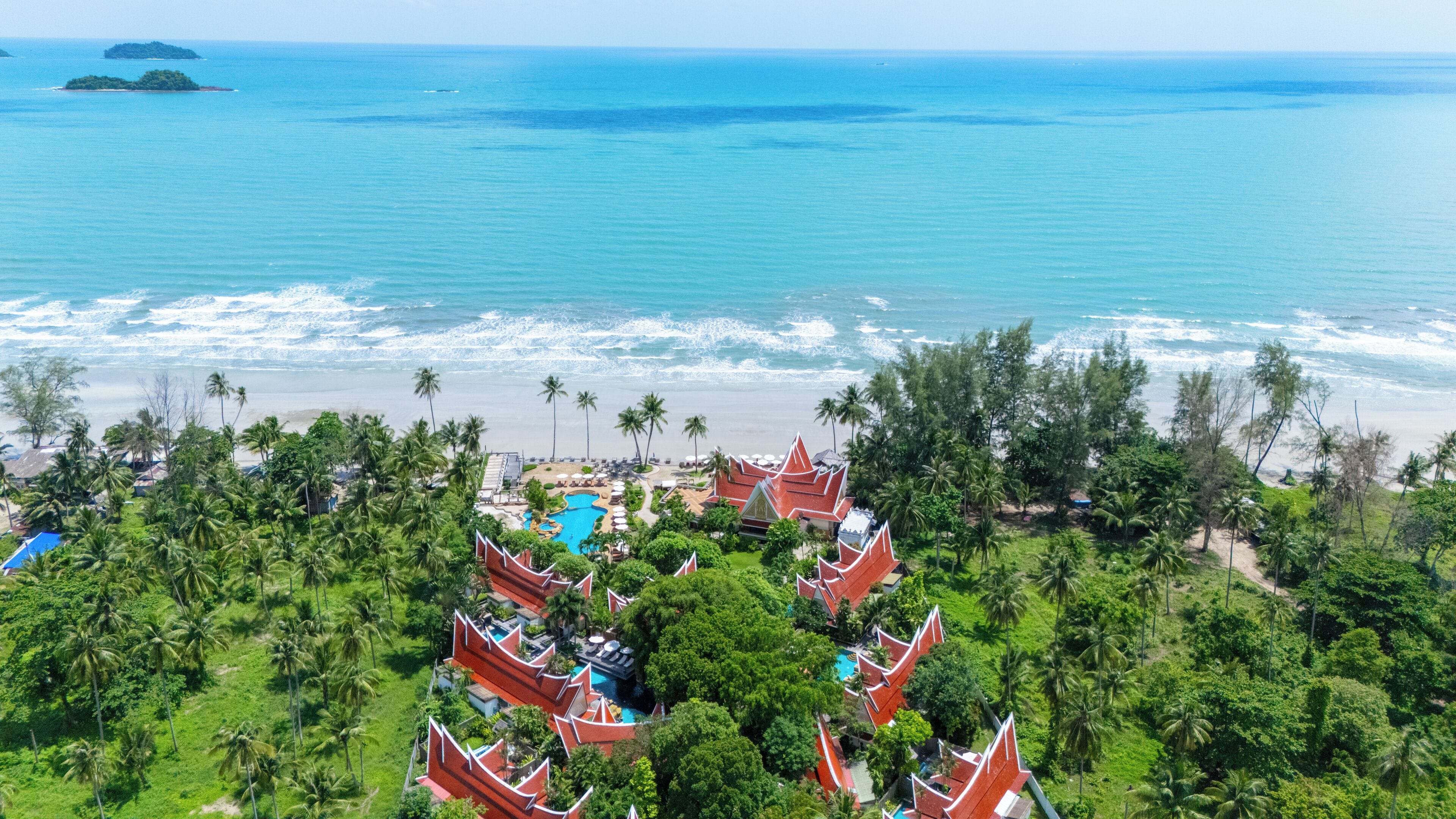 Private beach, beach umbrellas, beach towels, kayaking