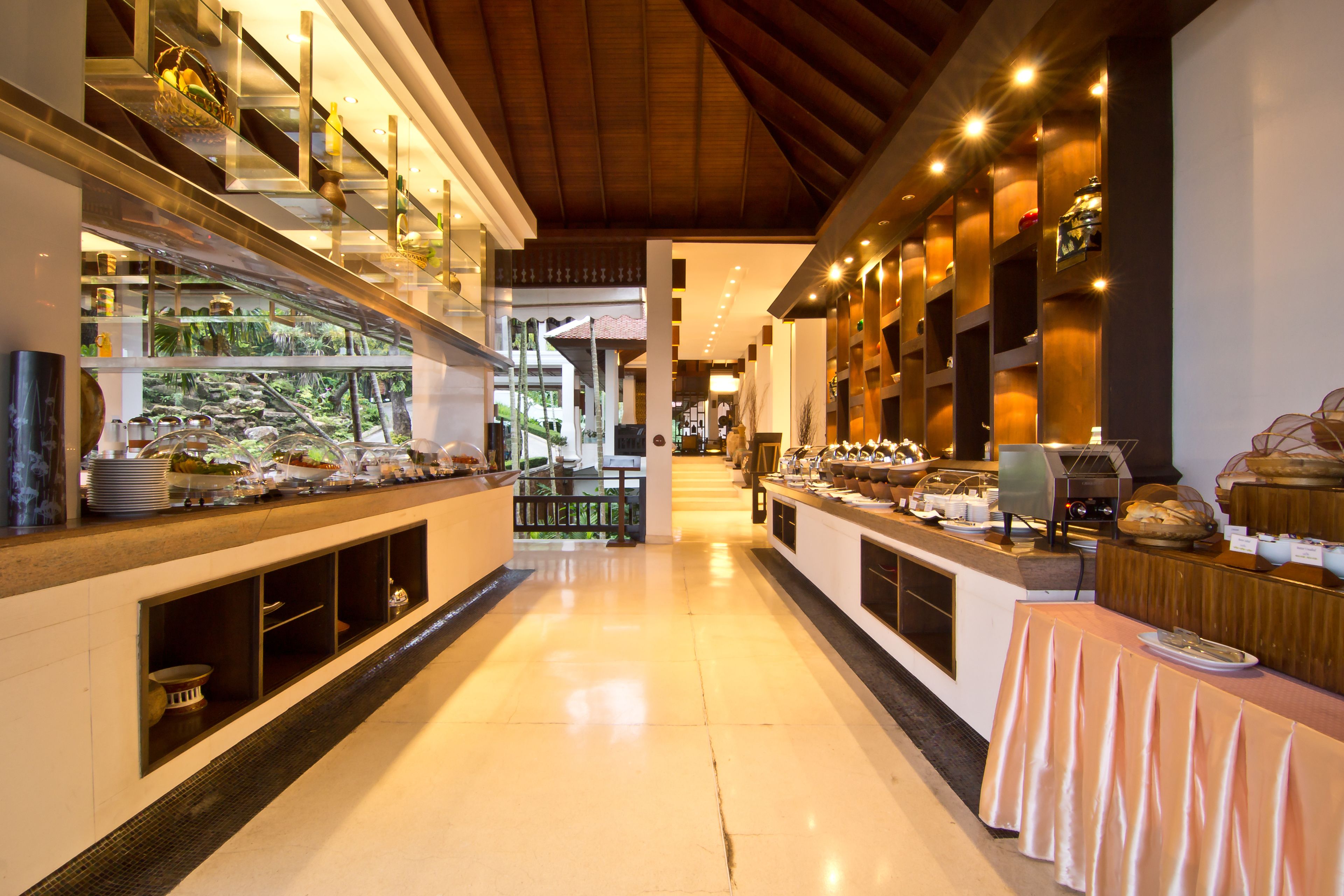 breakfast, lunch and dinner served