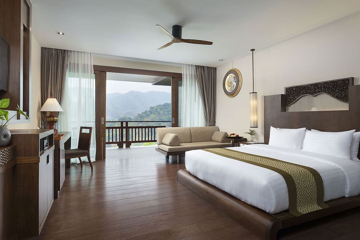 Premium bedding, minibar, in-room safe, desk