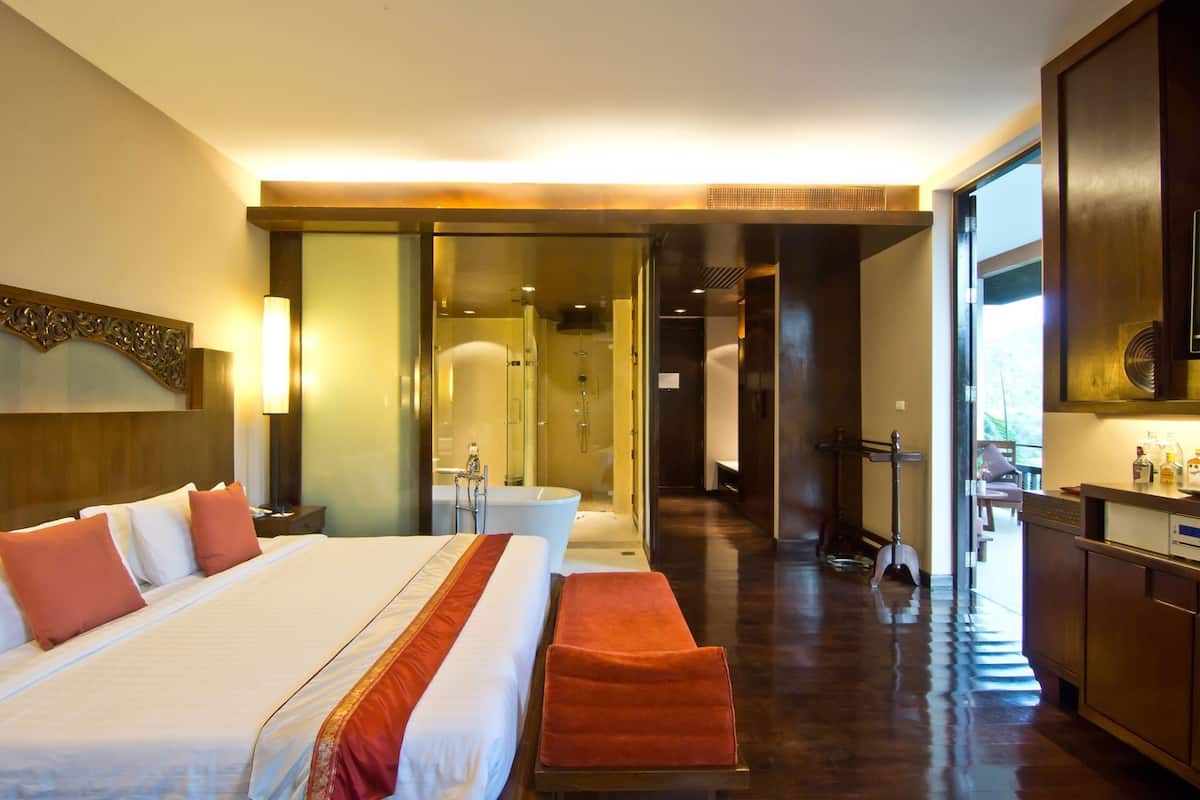 Premium bedding, minibar, in-room safe, desk