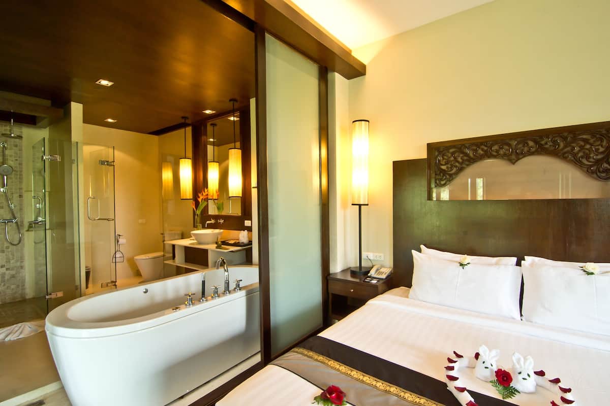 Premium bedding, minibar, in-room safe, desk