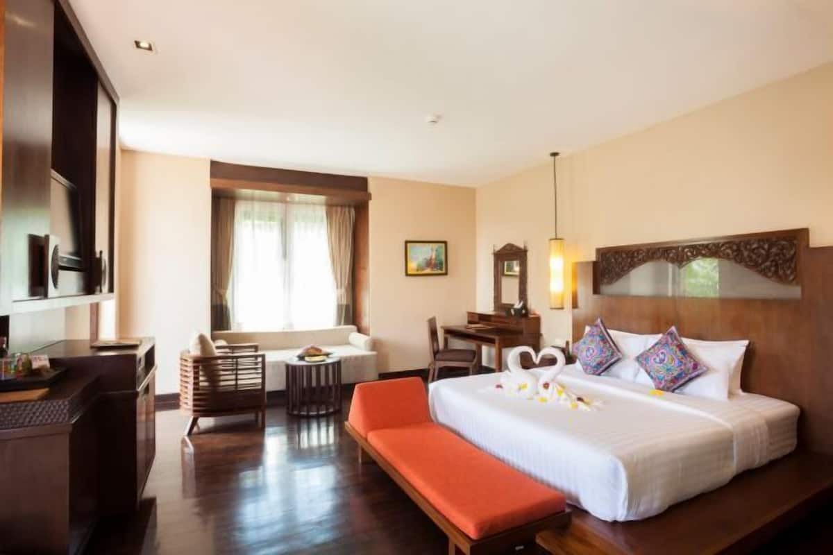 Roupas de cama premium, frigobar, cofres nos quartos, escrivaninha